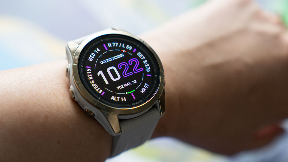 Thấy phiền hơn là tiện, nhiều người dùng "quay lưng" với smartwatch