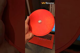 Trên tay cặp Mini PC chạy Snapdragon X2 Elite tại #snapdragonsummit 2025: Một "đĩa bay", một vuông vắn, cả 2 đều mỏng đến khó tin